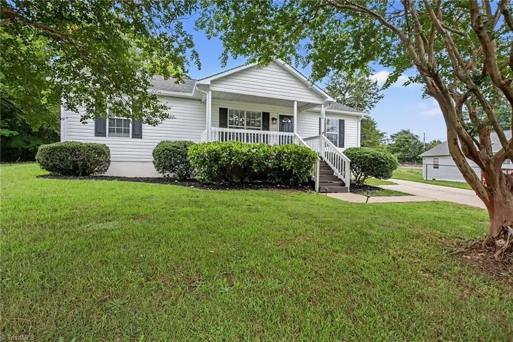 100 Birch Tree Lane, Thomasville, NC 27360 - #1