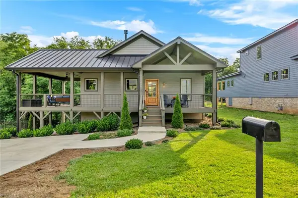 806 Hillcrest Avenue, West Jefferson, NC 28694