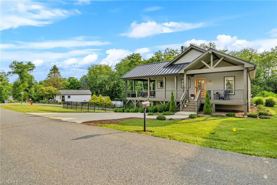 806 Hillcrest Avenue, West Jefferson, NC 28694 - #2