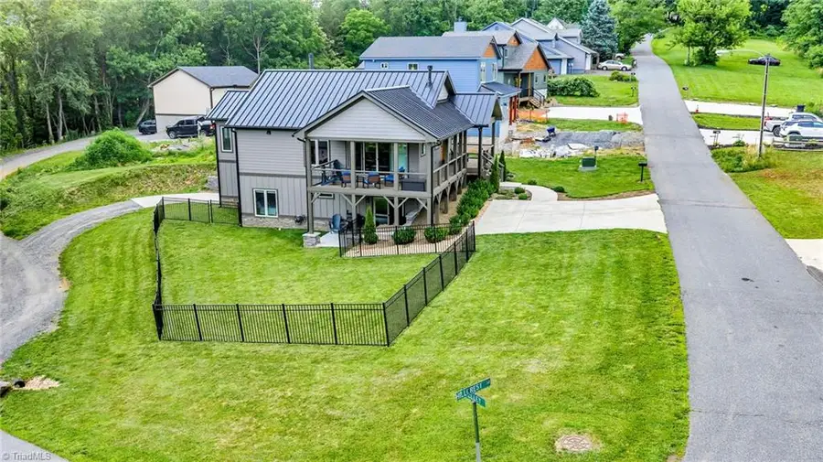 806 Hillcrest Avenue, West Jefferson, NC 28694 - #3