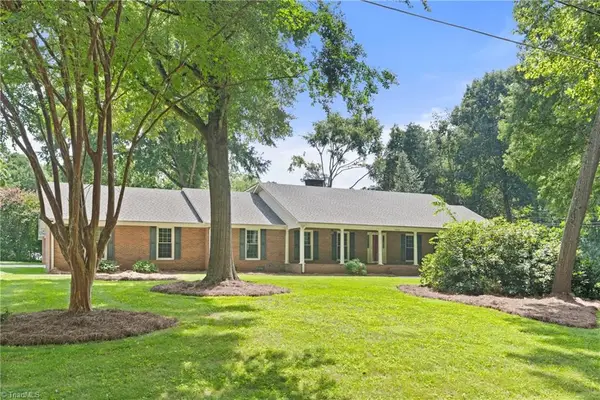 4331 Woodbourne Drive, Clemmons, NC 27012