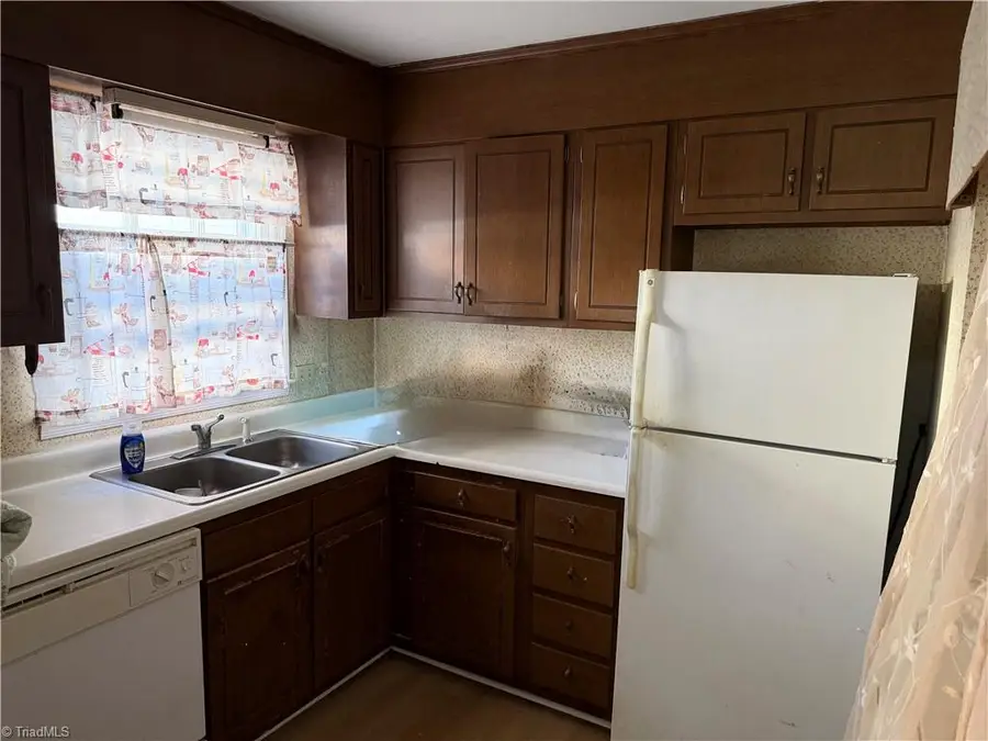 112 Charlestowne Circle, Winston Salem, NC 27103 - #3