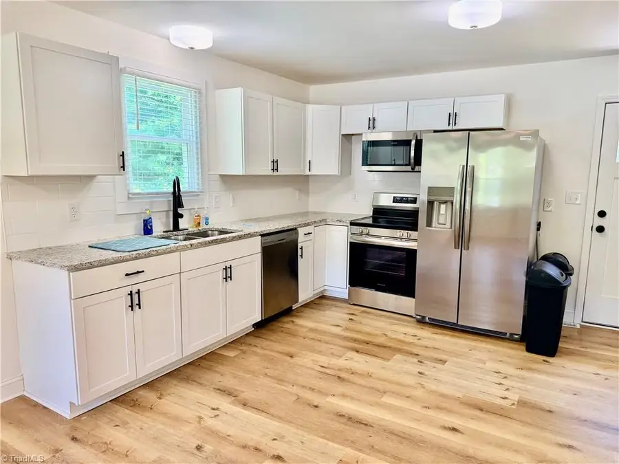112 Parkdale Drive, Thomasville, NC 27360 - #3