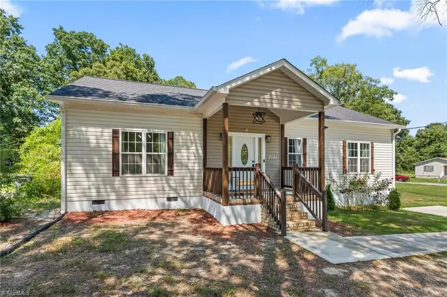 920 Fairway Avenue, Thomasville, NC 27360 - #2