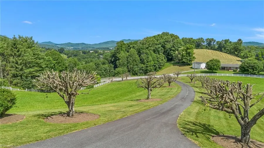 450 Nc Highway 88 E, Jefferson, NC 28640 - #3