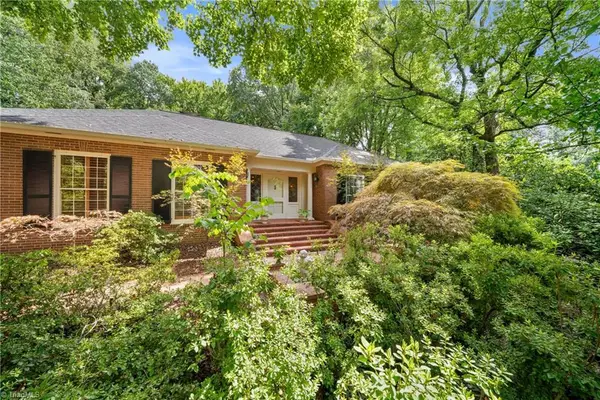 2822 Lazy Lane, Winston-Salem, NC 27106
