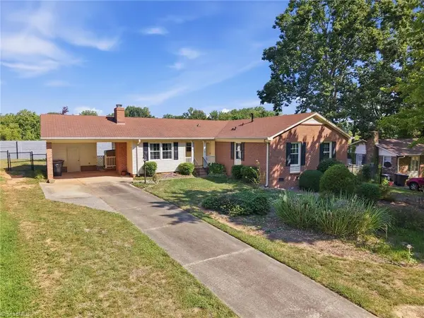 16 Saint Martin Place, Greensboro, NC 27455