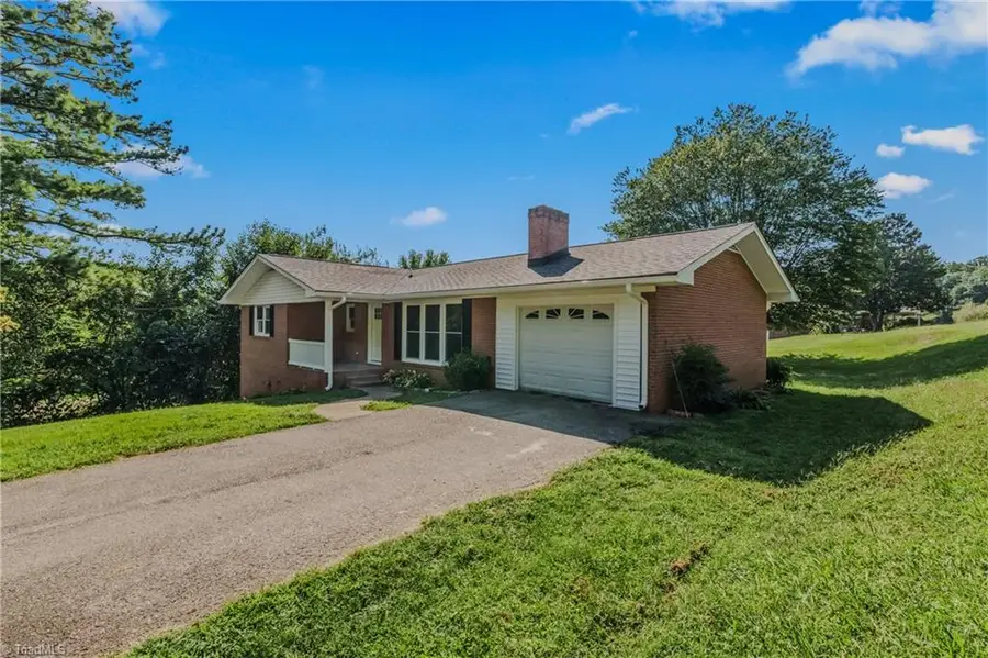 2149 Margaret Drive, Mount Airy, NC 27030 - #2