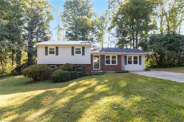 201 Wedgewood Drive, Jamestown, NC 27282