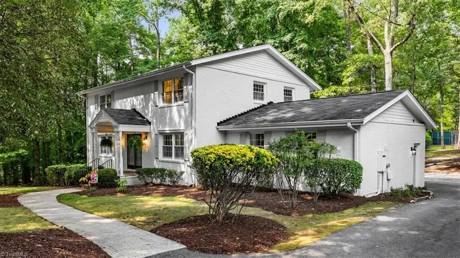2621 W Woodlyn Way, Greensboro, NC 27407 - #2