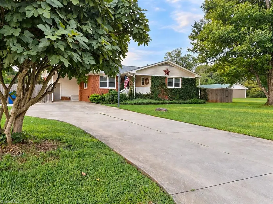 910 Pineknoll Street, Liberty, NC 27298 - #2