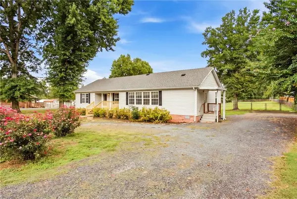 5272 Branson Davis Road, Sophia, NC 27350