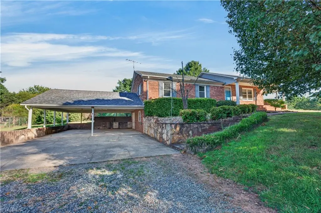 4472 Nc Highway 268, Pilot Mountain, NC 27041 - #1
