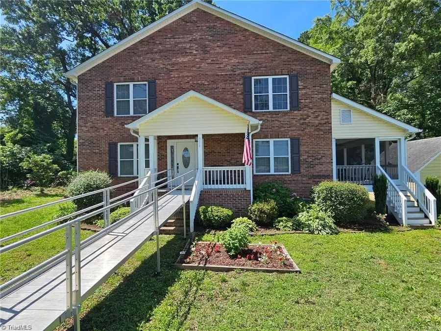 711 Sunrise Avenue, Thomasville, NC 27360 - #2