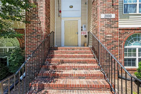 2012 Salem Bluff Drive, Winston-Salem, NC 27127
