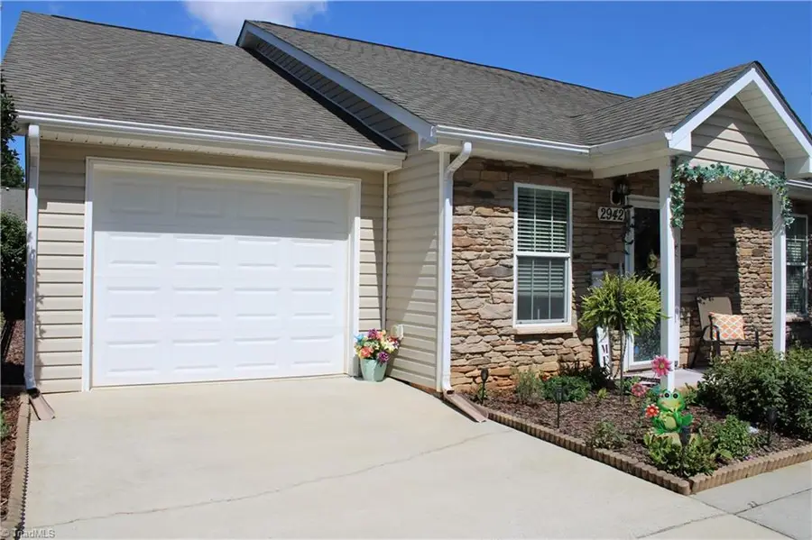 2942 Hyde Place Circle, Winston Salem, NC 27103 - #2
