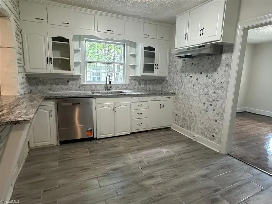1900 Peachtree Street, Winston Salem, NC 27107 - #3