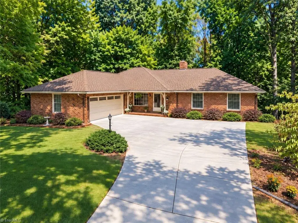 5 Windsor Circle, Thomasville, NC 27360 - #1