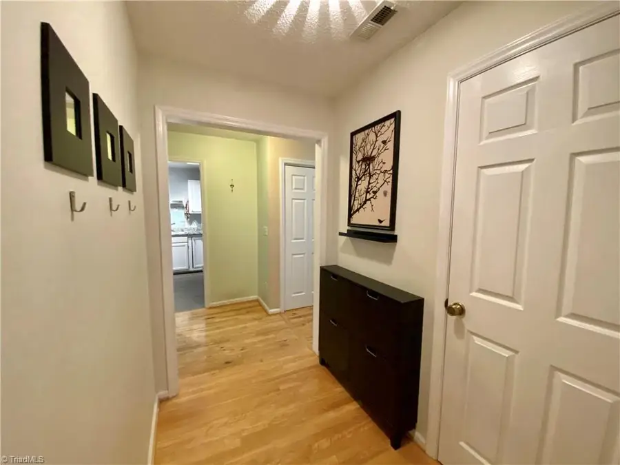 21 Meadowood Glen Way #D, Greensboro, NC 27409 - #2