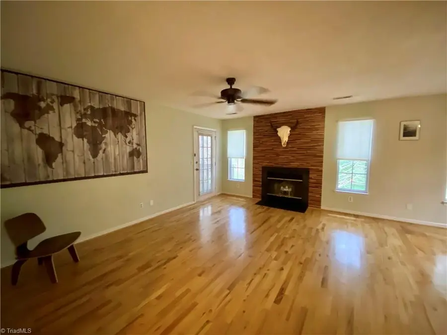 21 Meadowood Glen Way #D, Greensboro, NC 27409 - #3