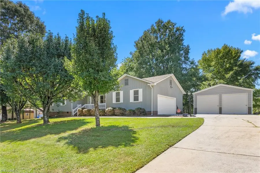 914 Ferndale Drive, Thomasville, NC 27360 - #3