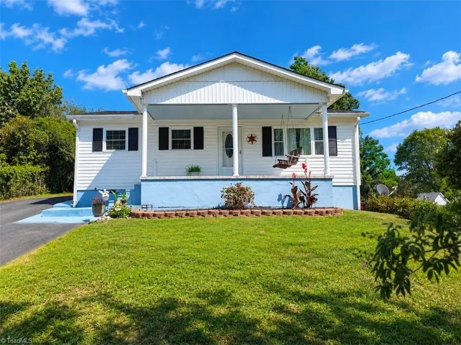 1013 Frank Street, Mount Airy, NC 27030 - #2