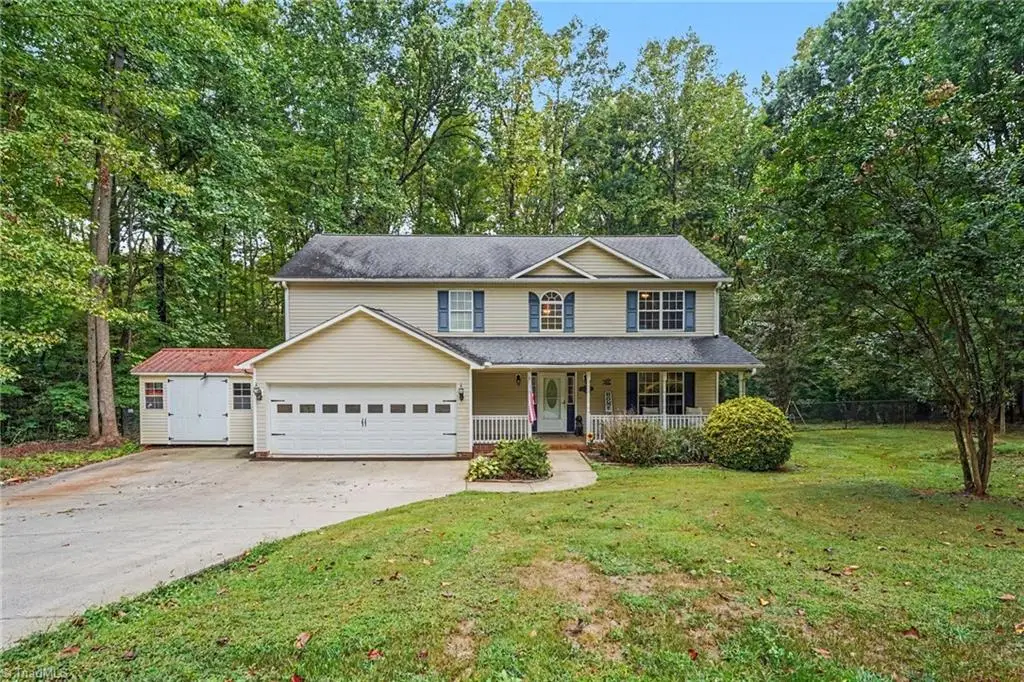 215 Blakes Court, Thomasville, NC 27360 - #1