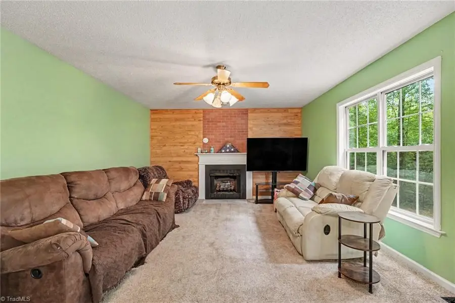215 Blakes Court, Thomasville, NC 27360 - #2