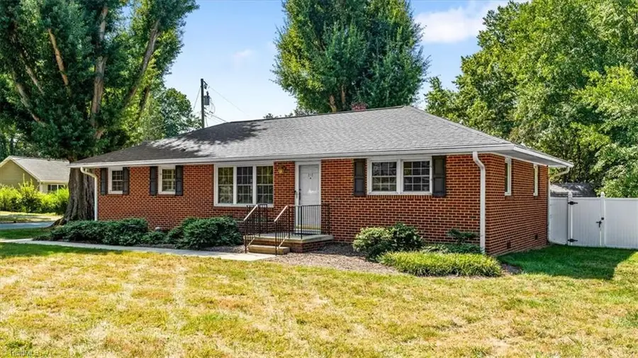 212 W Gilbreath Street, Graham, NC 27253 - #3