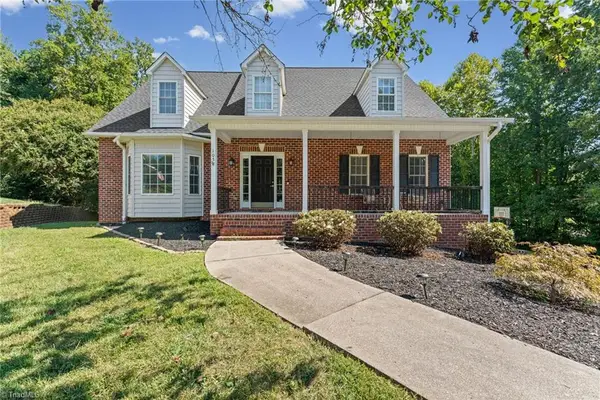 105 Meadowcrest Court, Clemmons, NC 27012