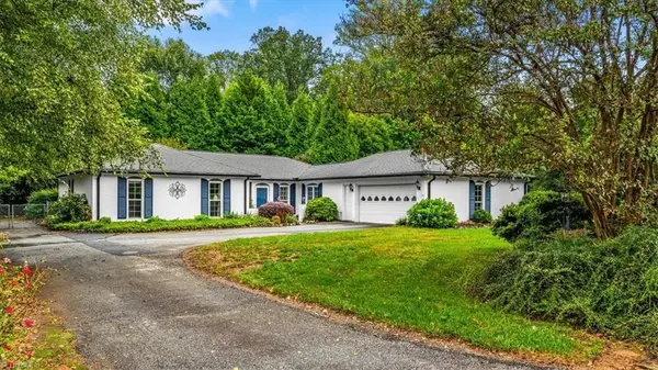 1055 Foothills Drive, Kernersville, NC 27284
