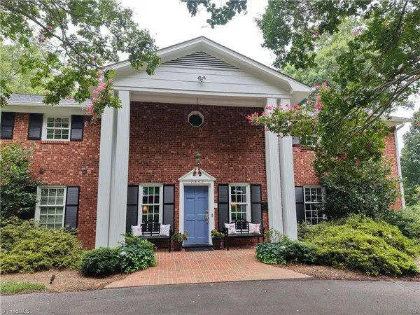 2862 Robinhood Road, Winston-Salem, NC 27106