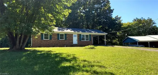 141 Eleanor Avenue, Mount Airy, NC 27030