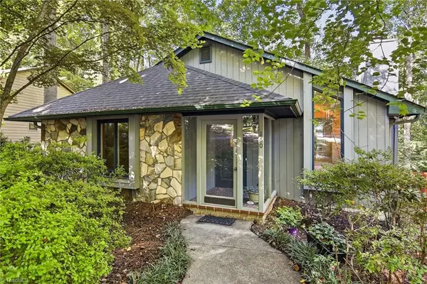 160 Carrisbrooke Lane, Winston-Salem, NC 27104