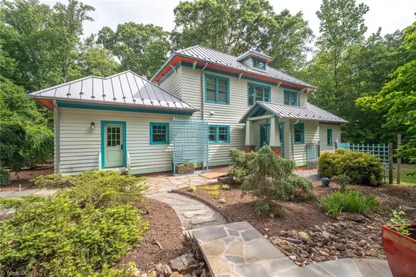 6101 Four Oaks Court, Summerfield, NC 27358
