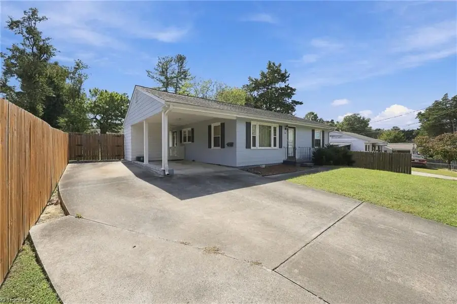 819 Carolina Avenue, Thomasville, NC 27360 - #3