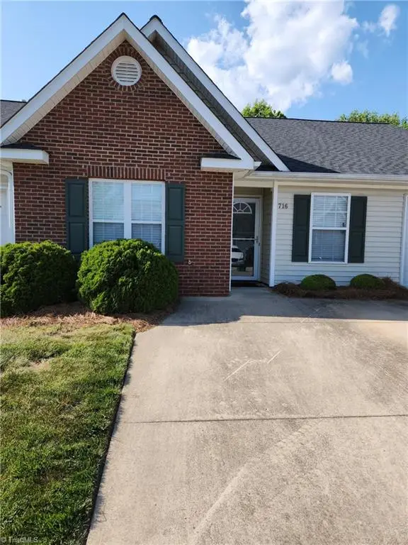 716 Wynbrook Square Lane, Winston-Salem, NC 27103