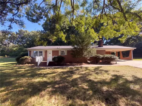 1715 Old Hollow Road, Walkertown, NC 27051