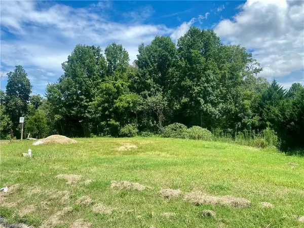 104 Sprucewood Court, Archdale, NC 27263