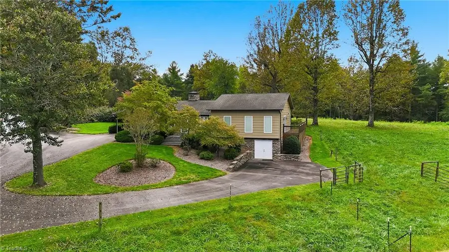 1167 New Hope Road, Purlear, NC 28665 - #3