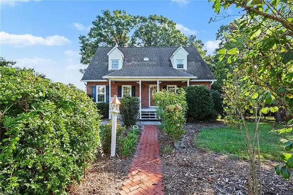 2655 Knob Hill Drive, Clemmons, NC 27012