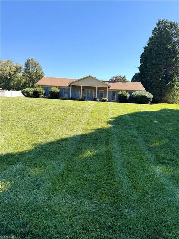1042 Fairweather Drive, Kernersville, NC 27284