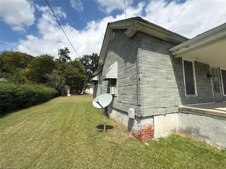 1421 South Avenue, Eden, NC 27288 - #2