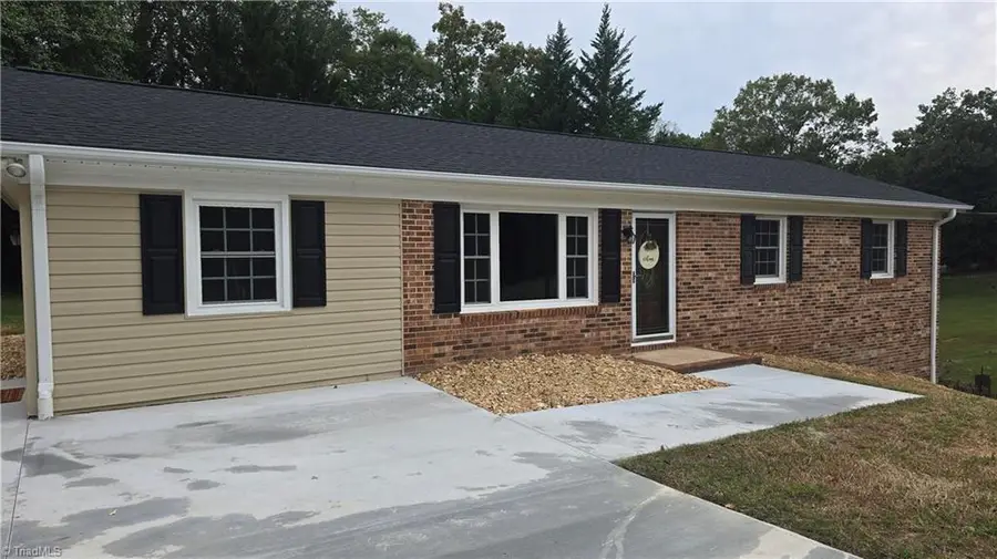 261 Dudley Avenue, Mount Airy, NC 27030 - #2
