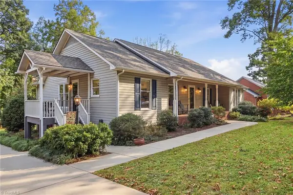 856 Lakeview Drive, Thomasville, NC 27360