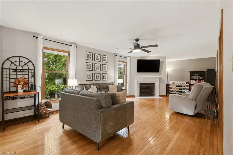 856 Lakeview Drive, Thomasville, NC 27360 - #2