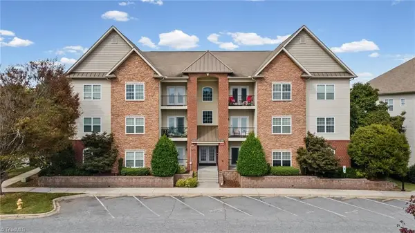 6831 Hanesbrook Circle #104, Clemmons, NC 27012