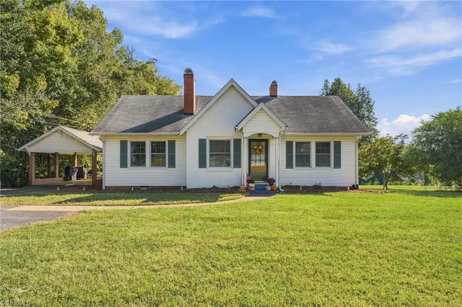 455 S Peace Haven Road, Winston Salem, NC 27103 - #2