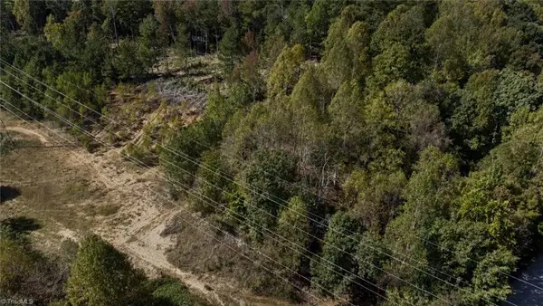 135 E Hunting Ridge Drive, Thomasville, NC 27360
