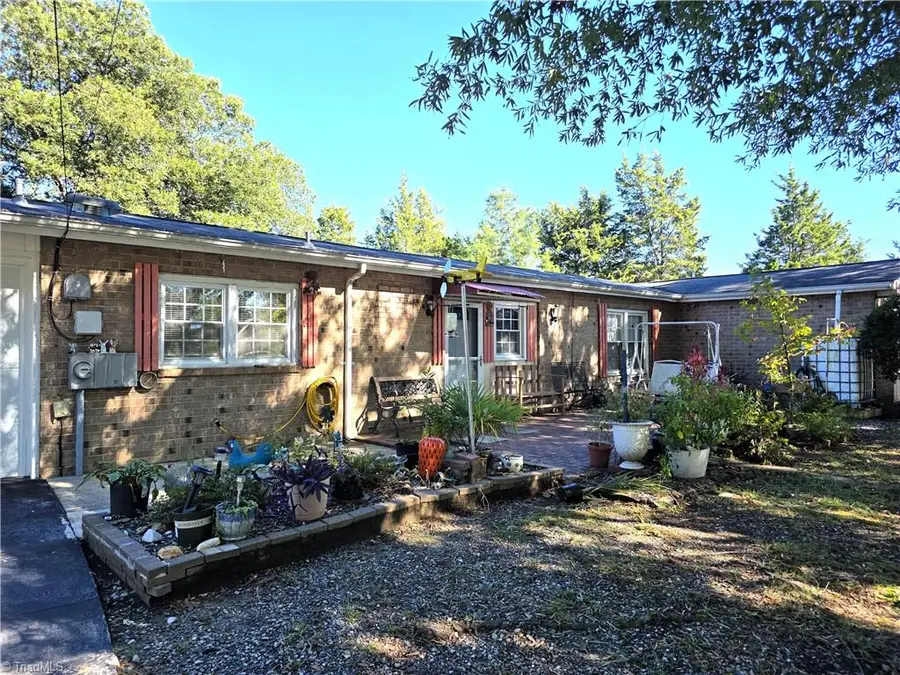 119 Ridgeway Road, Thomasville, NC 27360 - #2